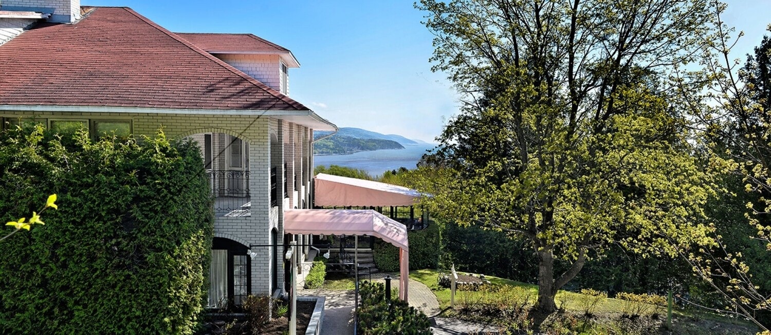 Auberge des Falaises cover